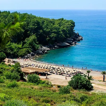 Lovely Three Bedroom House Near A White Sandy Beach *
